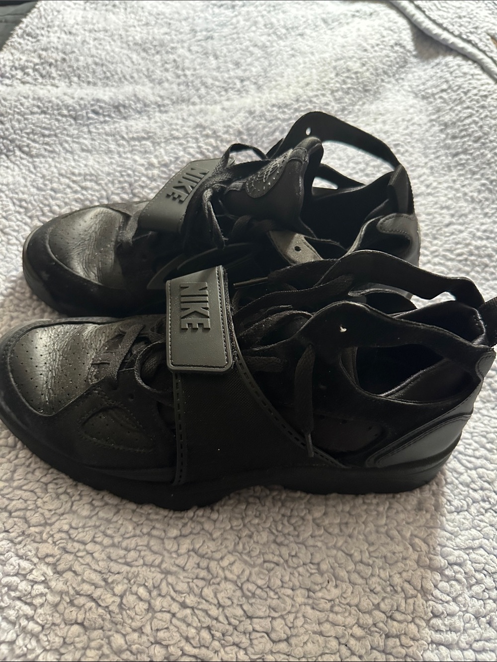 Nike Women’s Black Strap Lace-Up Sneakers